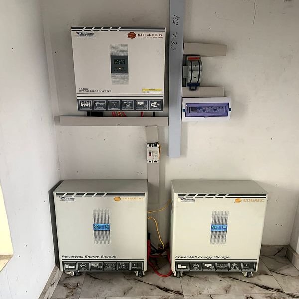 Installation of 10kW Hybrid Inverter with 2×15kWh Lithium Battery Home Solar System